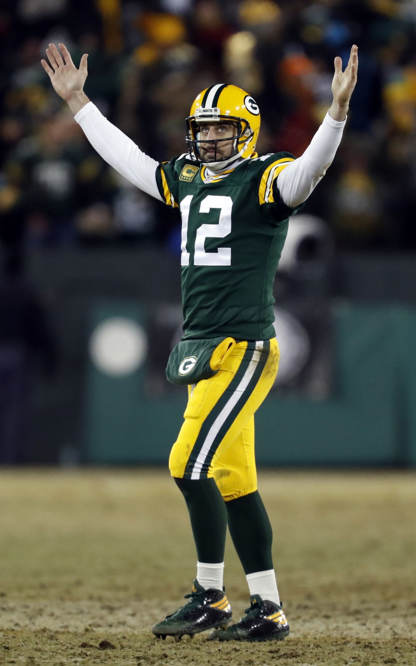 Rodgers works Hail Mary magic, Packers beat Giants 38-13