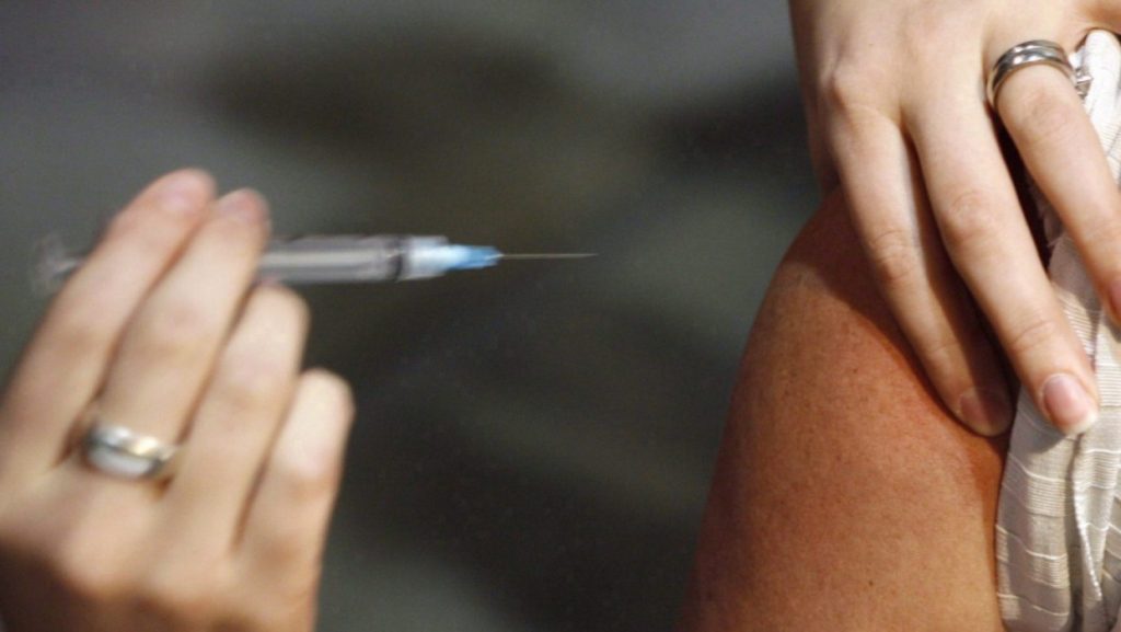 Family doctors want to come off the bench for the “last mile” of vaccinations