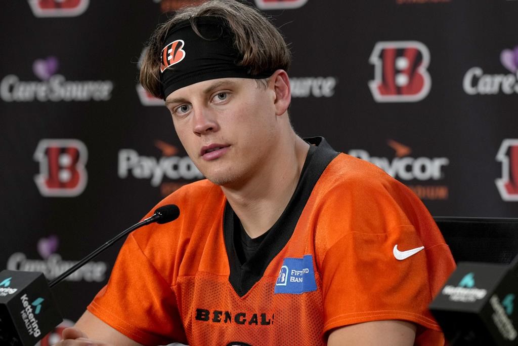 QB Joe Burrow, Bengals agree to five-year, $275 million extension