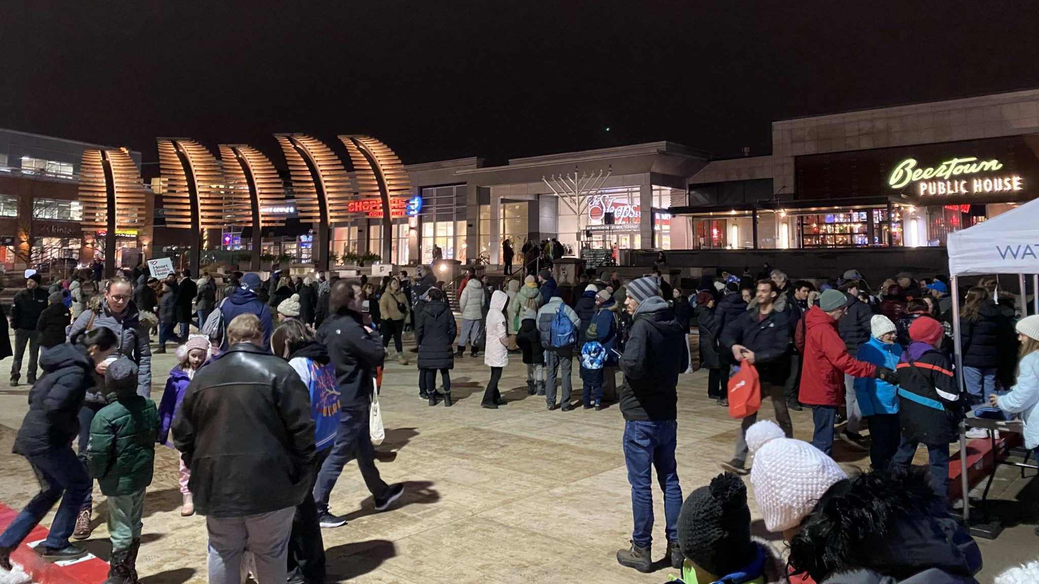 'Connection is what you need,' Jewish community gathers in Uptown to
