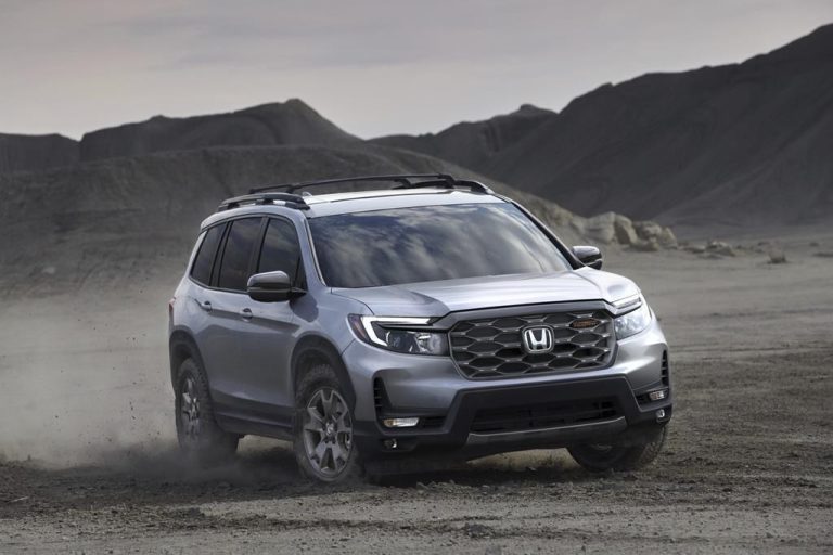 Edmunds compares 2025 Honda Passport vs. 2025 Jeep Grand Cherokee