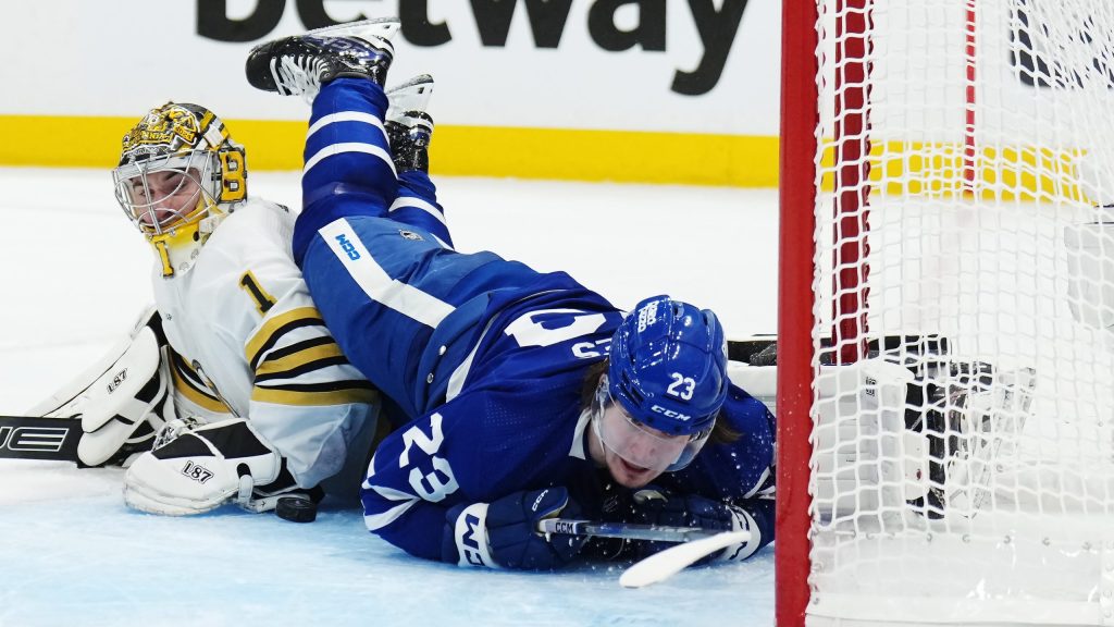 Marchand scores winner, Bruins beat Maple Leafs to take 2-1 series lead