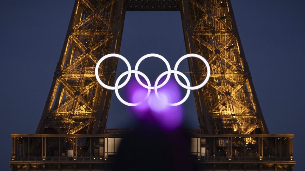 Olympic rings under Effiel Tower