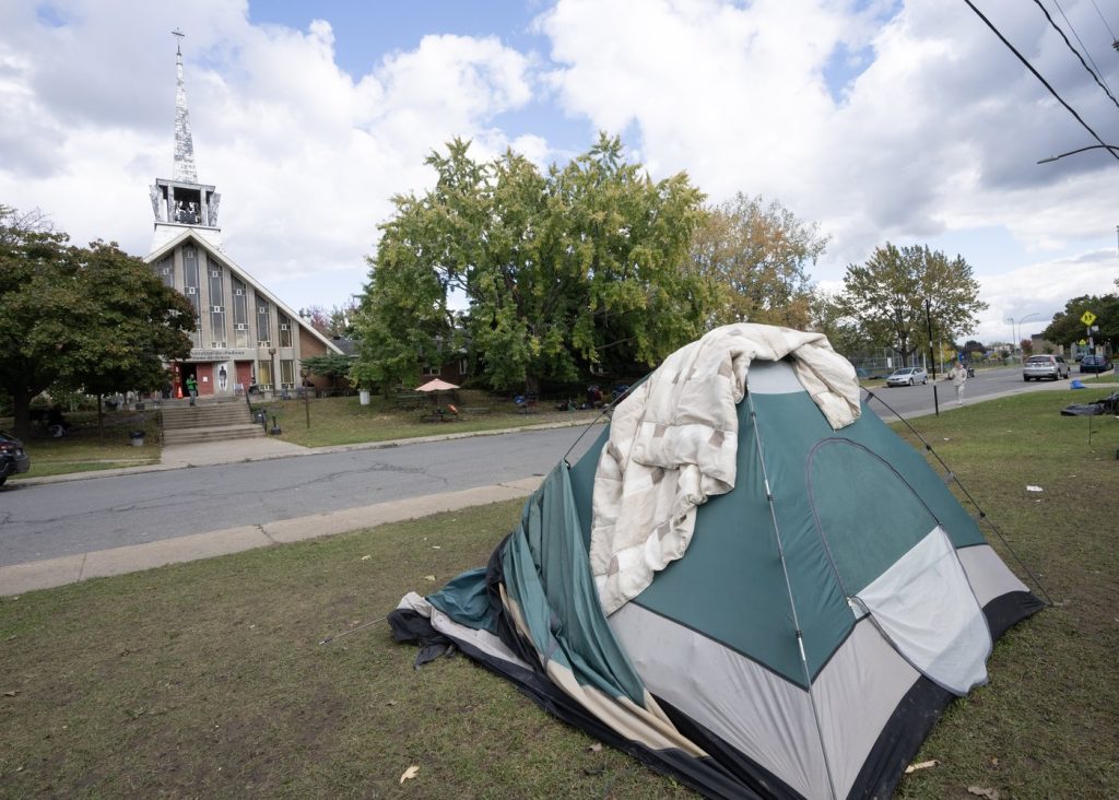 Homelessness: Quebec, Ottawa announce $115 million for emergency housing in Montreal