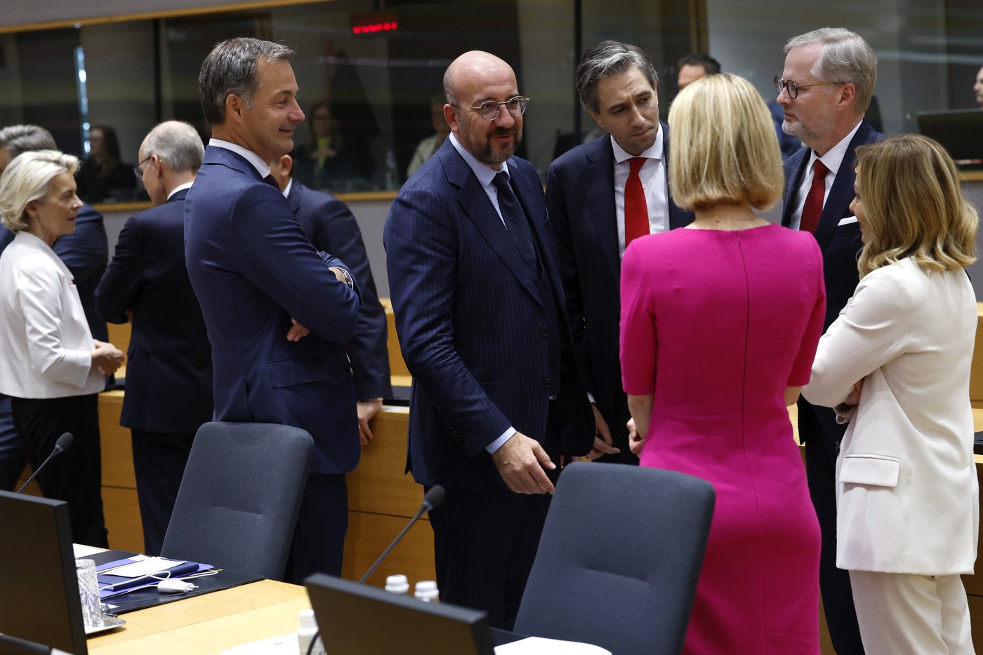 EU leaders break off talks on top job nominees without result