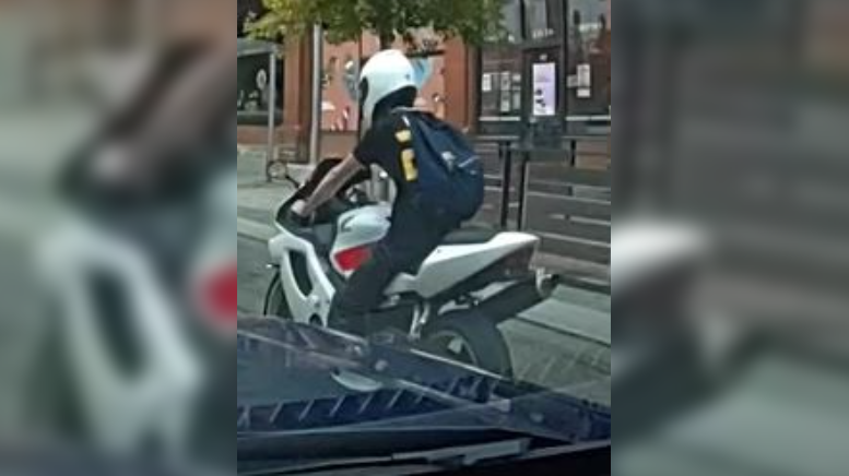 Motorcyclist avoids police by driving on sidewalk in downtown Kitchener