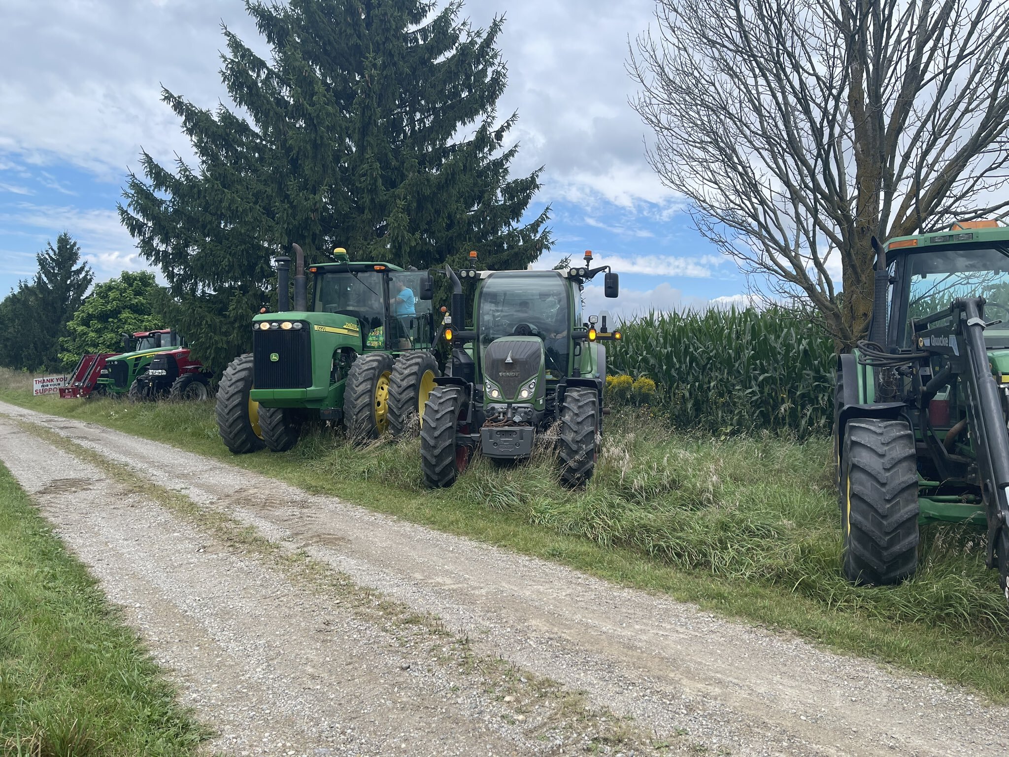 Tractor convoy heading to Kitchener