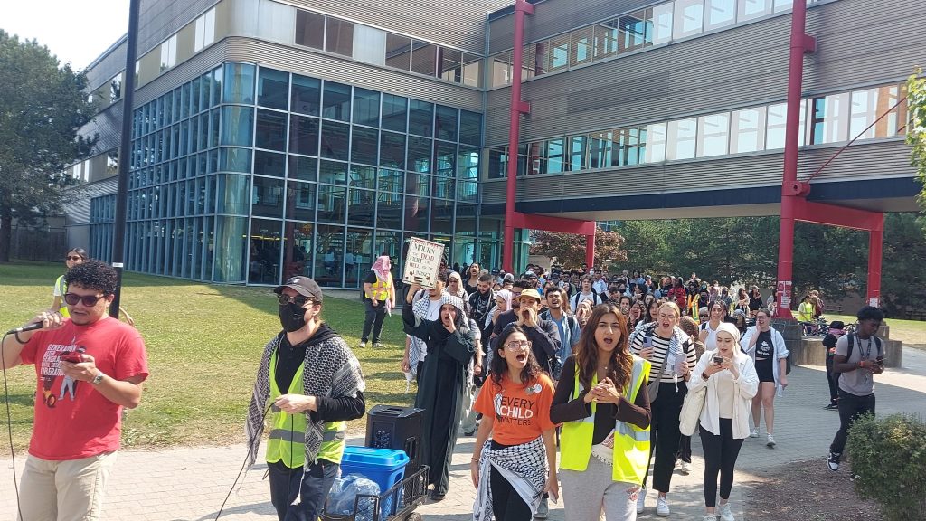 Pro-Palestinian protest starts up at UW again, despite previous lawsuit