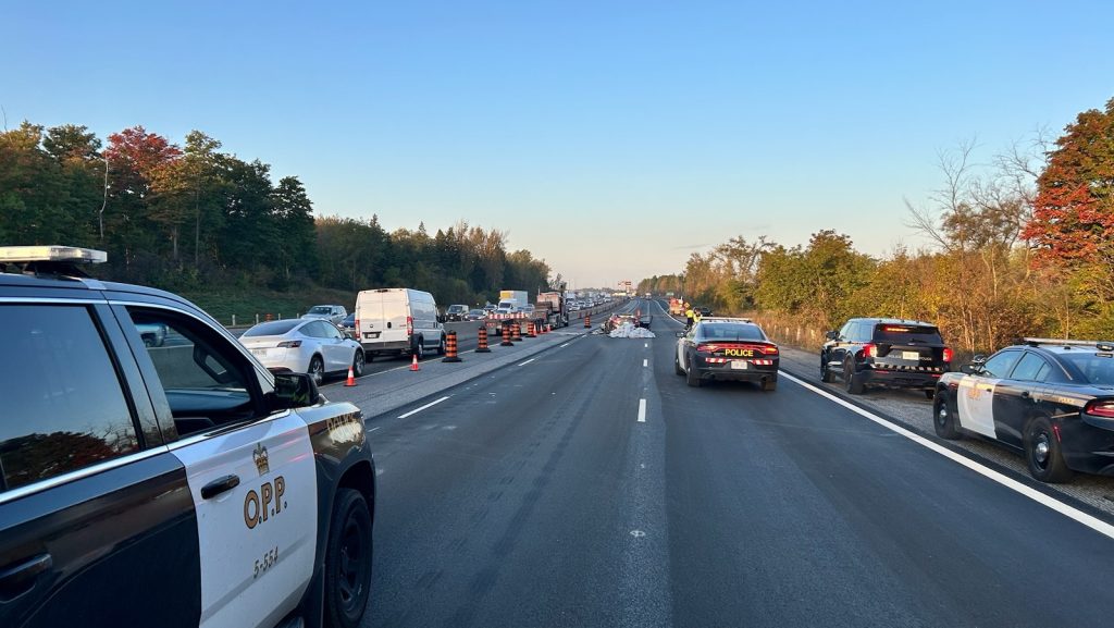 Three injured in back-to-back crashes on Hwy. 401 westbound