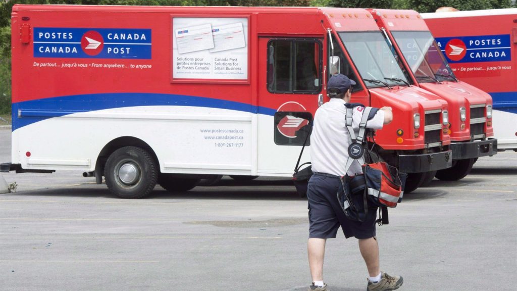 Contract talks continue as strikes looms for Canada Post workers