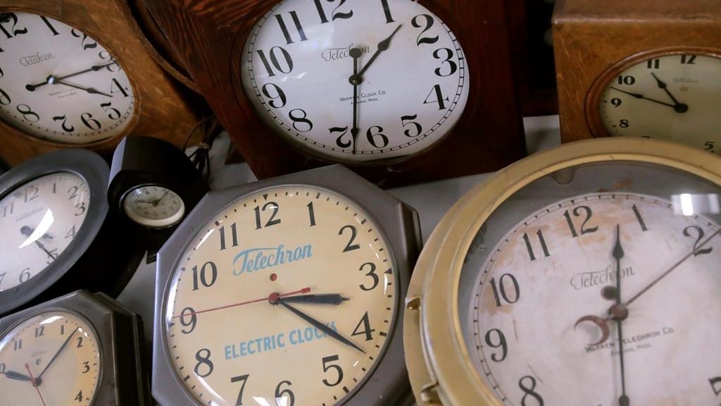 Most Canadians set to turn back time, reigniting time change discourse