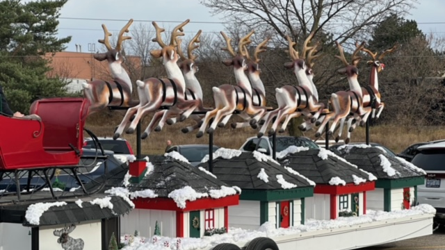 Santa gets new sleigh for this year's KW parade