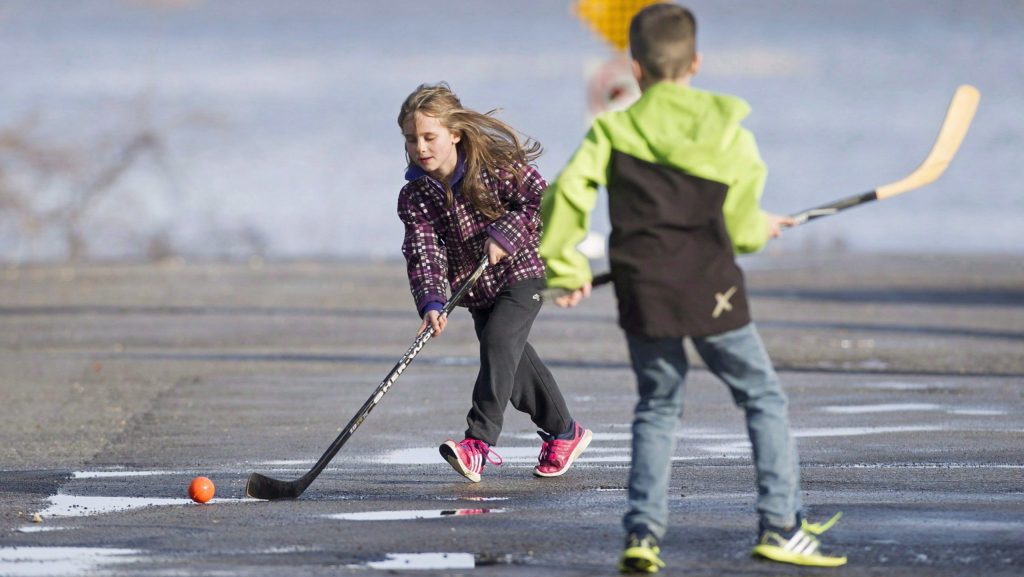 Kitchener bylaw banning road hockey still on the books, but enforcement is discretionary: Councillor