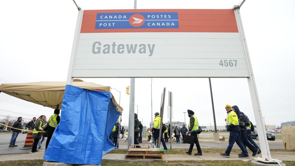 Canada Post down eight million parcels amid strike as talk carry on over weekend