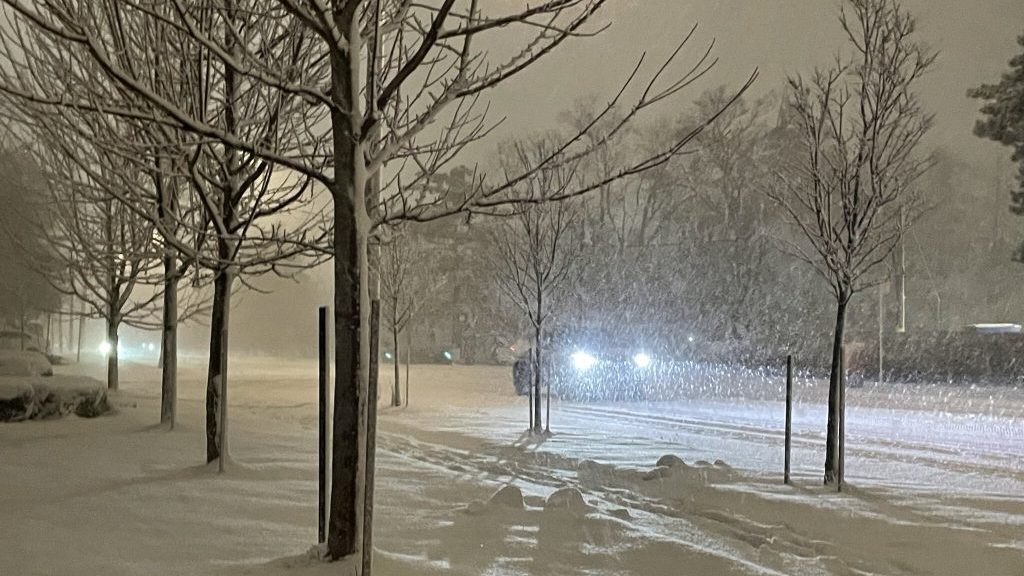 Lake-effect storm brings blowing snow; travel advisory in effect