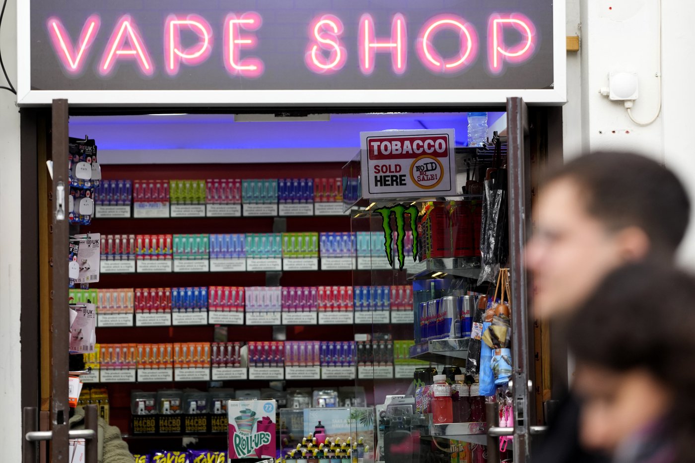 Mass disposal of vapes poses public risk says local expert