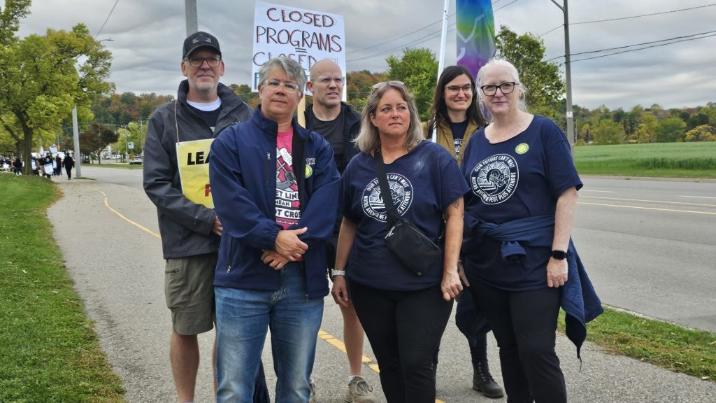 Picketers at Conestoga College's Doon Campus set up on Tuesday morning. (Justin Koehler / 570 NewsRadio).