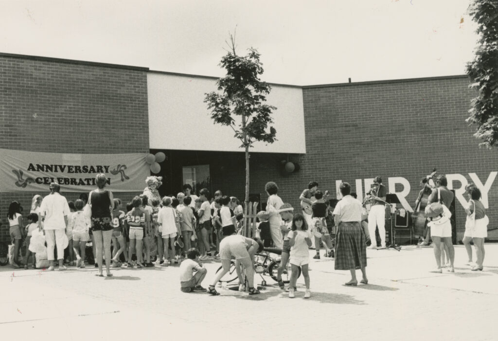 10th anniversary celebration at Forest Heights Library in 1986 / Kitchener Public Library 10th anniversary celebration at Forest Heights Library in 1986 / Kitchener Public Library