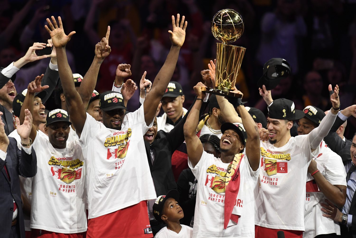 Nba champions. Toronto Raptors. НБА 2019. Toronto Raptors 2019. Фанаты Торонто Рэпторс.